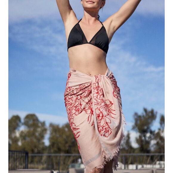 LUCA BY LEIGH & LUCA Floral Flower Red Velvet Fringe Rectangular Scarf - Picture 9 of 9